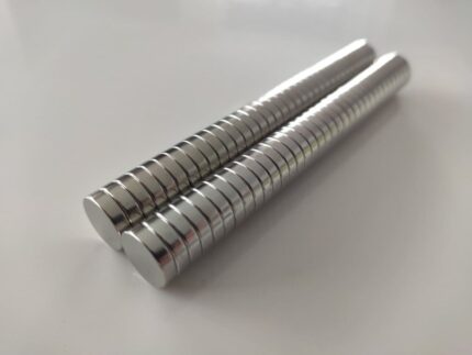 Neodym-Magnete Ø 12×3 mm N52 / Runde vernickelte Supermagnete mit extreme Haftbarkeit