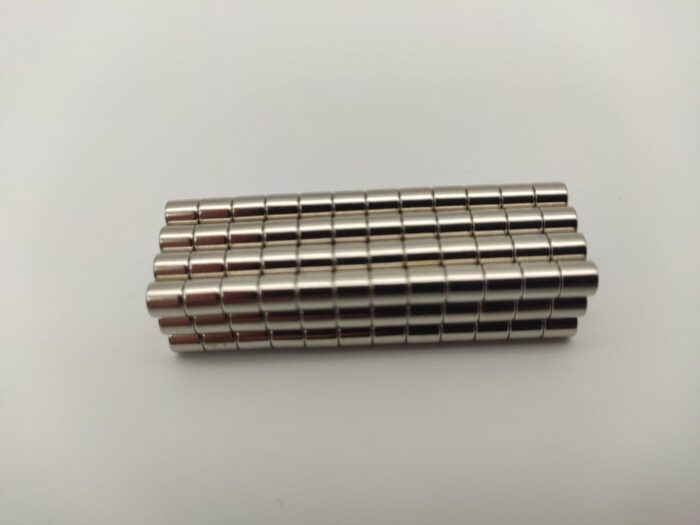 Neodym Ø4x4 mm Supermagnet | Stabmagnet in N35-Qualität - hohe Haftkraft